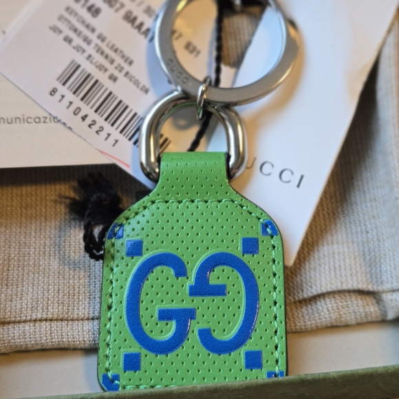 Gucci Logo Leathe Keychain - Picture 6 of 8